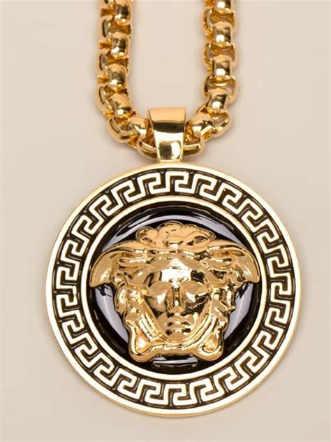 collar versace hombre oro|Joyas de Versace .